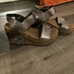 Peter Dumas nwot platform wedge sandals